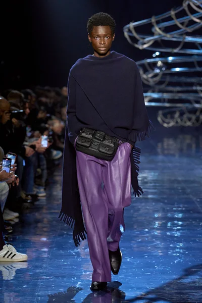 Look 16